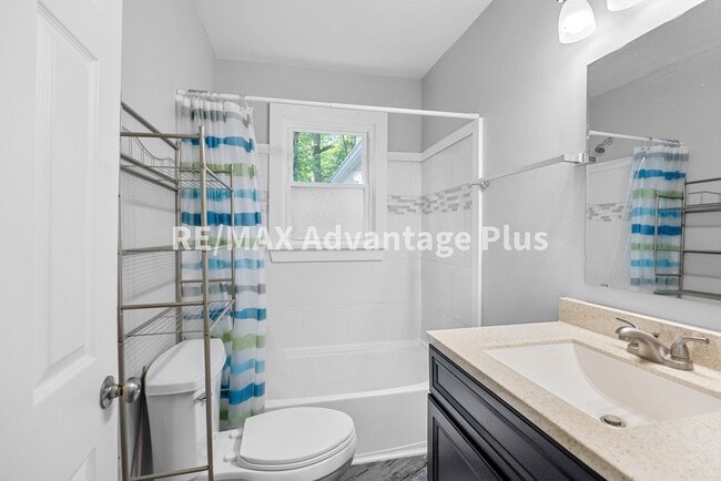Building Photo - 1508 Noblin Dr