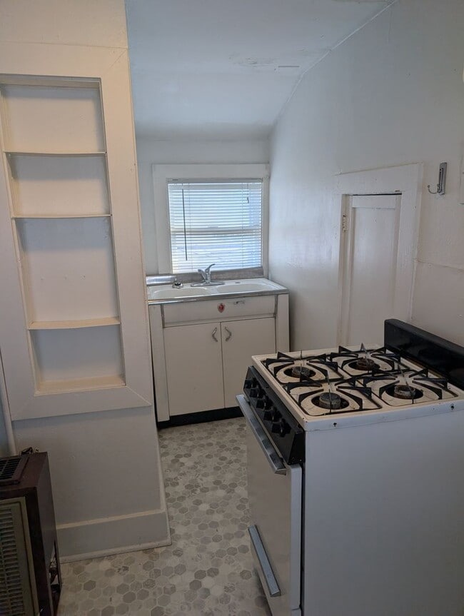 Building Photo - $750 - 1 Bedroom 1 Bath Duplex - Right in the Heart of Downtown Rapid City!