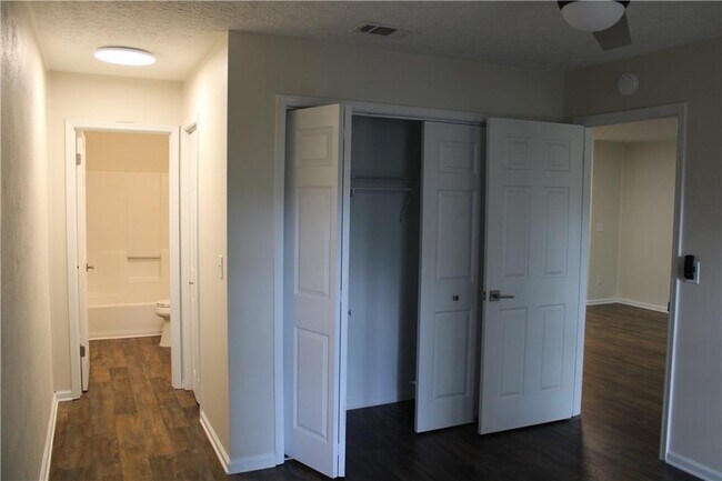 Building Photo - 211 Goshen Ln