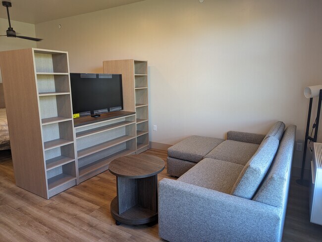 Building Photo - 107 E Little Ave