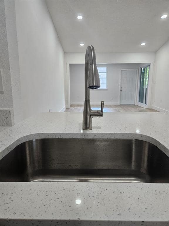 Building Photo - 339 Petrea Dr