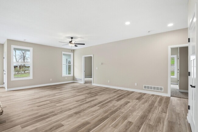Building Photo - 1048 Stonehaven Dr