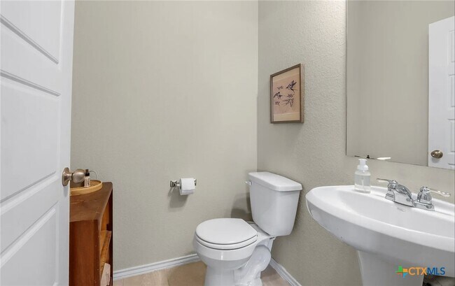 Building Photo - 1642 Ranch House