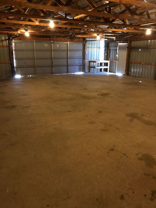 Building Photo - Available May 12th!!!! Laquey school district