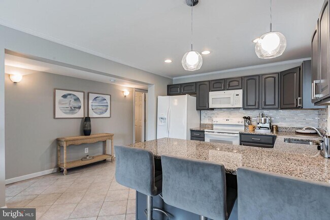 Building Photo - 121 Newport Bay Dr