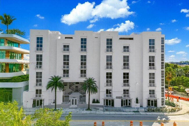 Building Photo - 1701 Sunset Harbour Dr