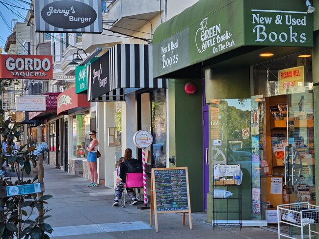 Building Photo - 446 Kirkham St