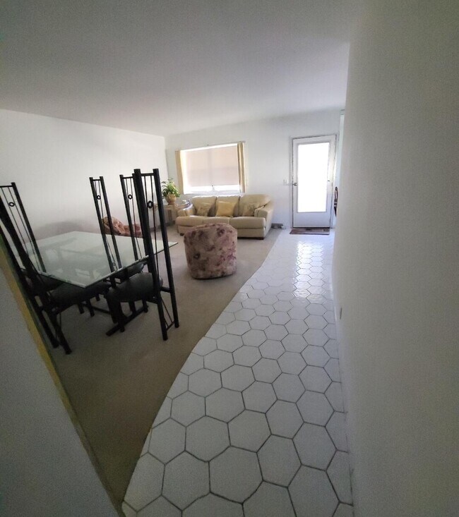 Building Photo - 141 Saxony Trail