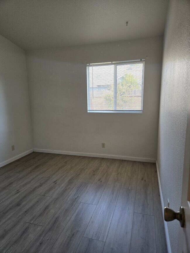 Building Photo - 369 Leffler Pl