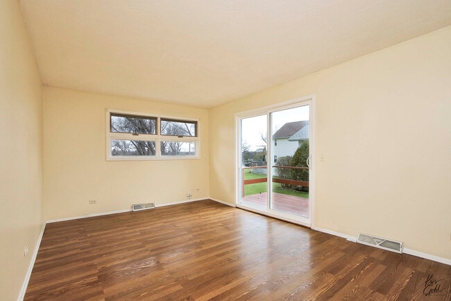 Building Photo - 39271 N Lake Ave