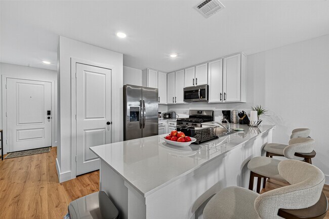 Building Photo - 27615 Village Cir Dr