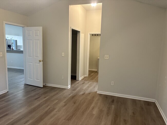 Building Photo - 7242 Longhorn Cir S
