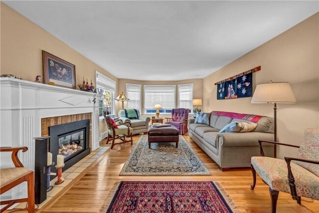 Building Photo - Charm & warmth