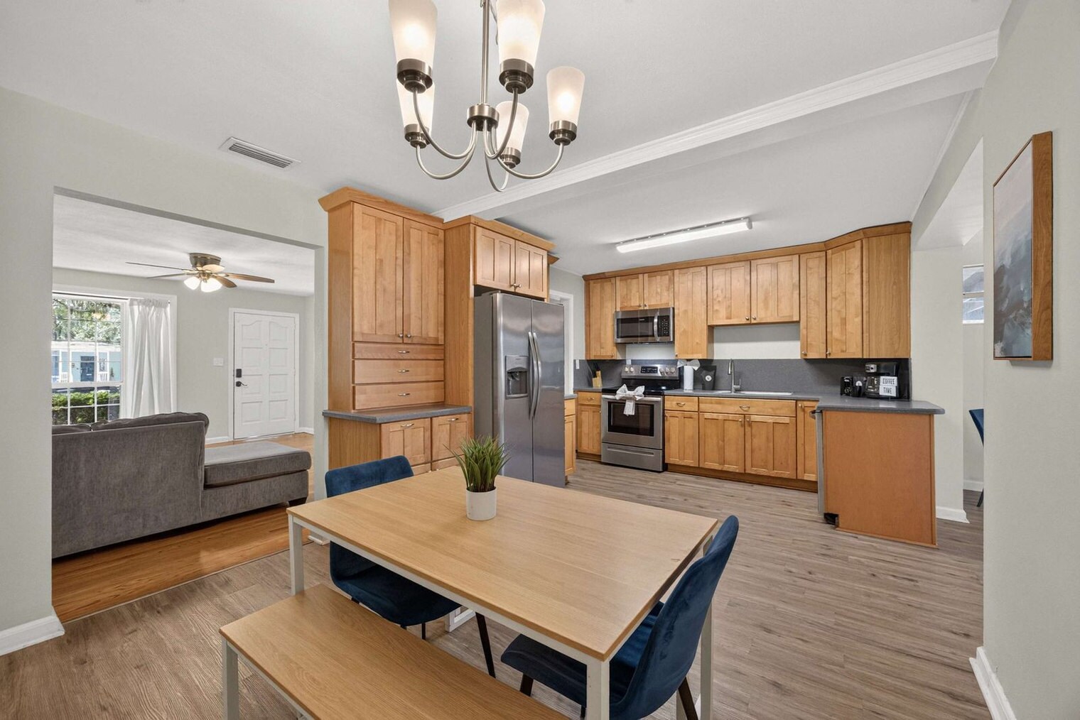 Building Photo - 8633 Emerald Isle Cir S