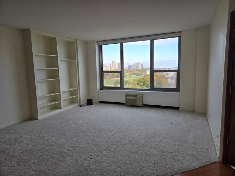 Building Photo - 1550 N Lake Shore Dr