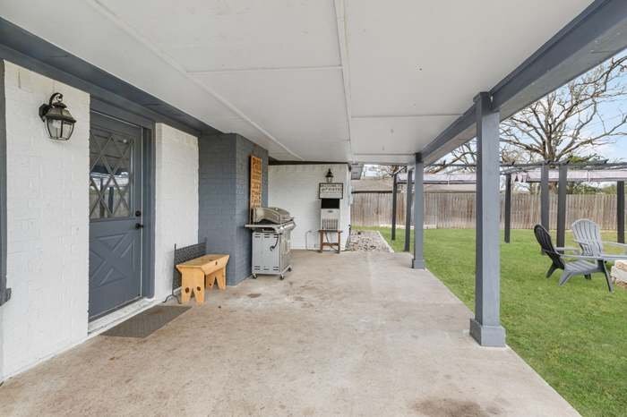 Building Photo - 8205 Raintree Dr