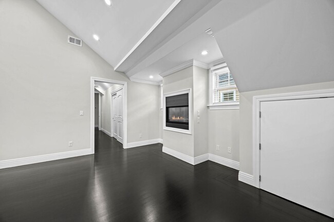 Building Photo - 1123 Green St