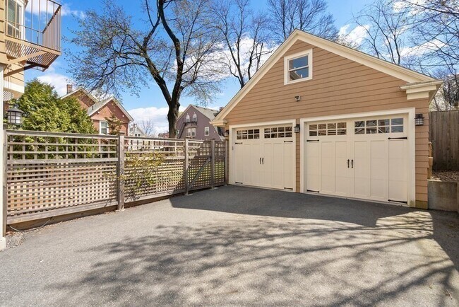 Building Photo - 52 Hillsdale Rd