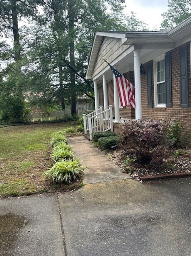 Building Photo - 3 Bed/2 Bath Home - Minutes from SJAFB, Sh...