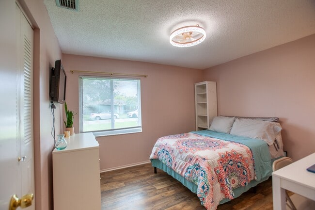 Building Photo - 1323 Torreya Cir