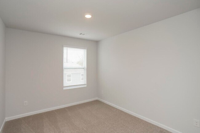 Building Photo - 250 Hazel Ln
