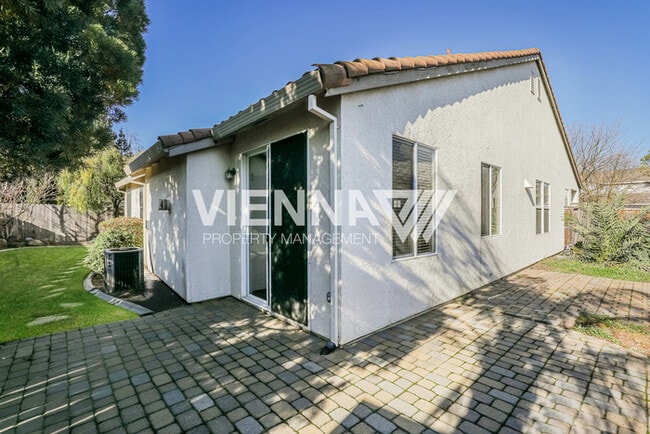 Building Photo - 2608 Lark Sparrow Way