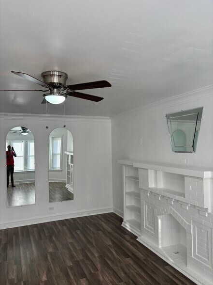 Building Photo - 7935 S Ellis Ave