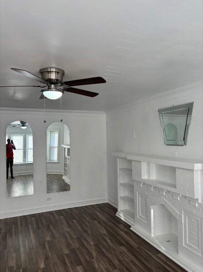 Building Photo - 7935 S Ellis Ave