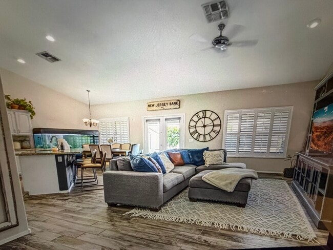 Building Photo - 2913 E Runaway Bay Pl