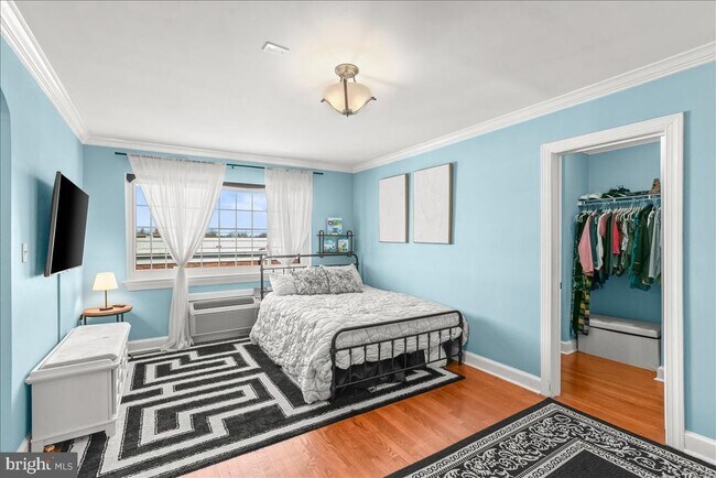 Building Photo - 820 N Washington St