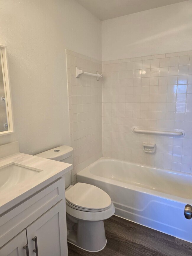 Building Photo - 5550 N Braeswood Blvd