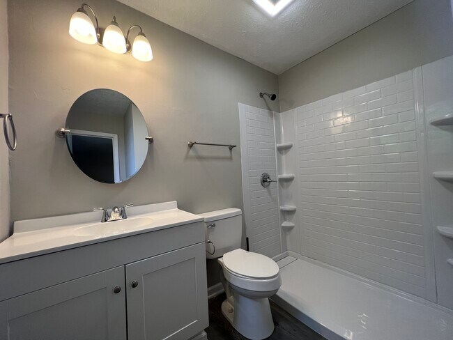 Building Photo - 724 Lanford Rd