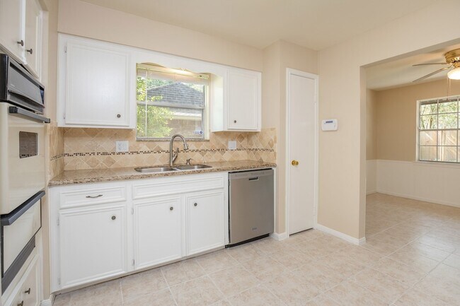 Building Photo - 2623 Longleaf Pines Ln