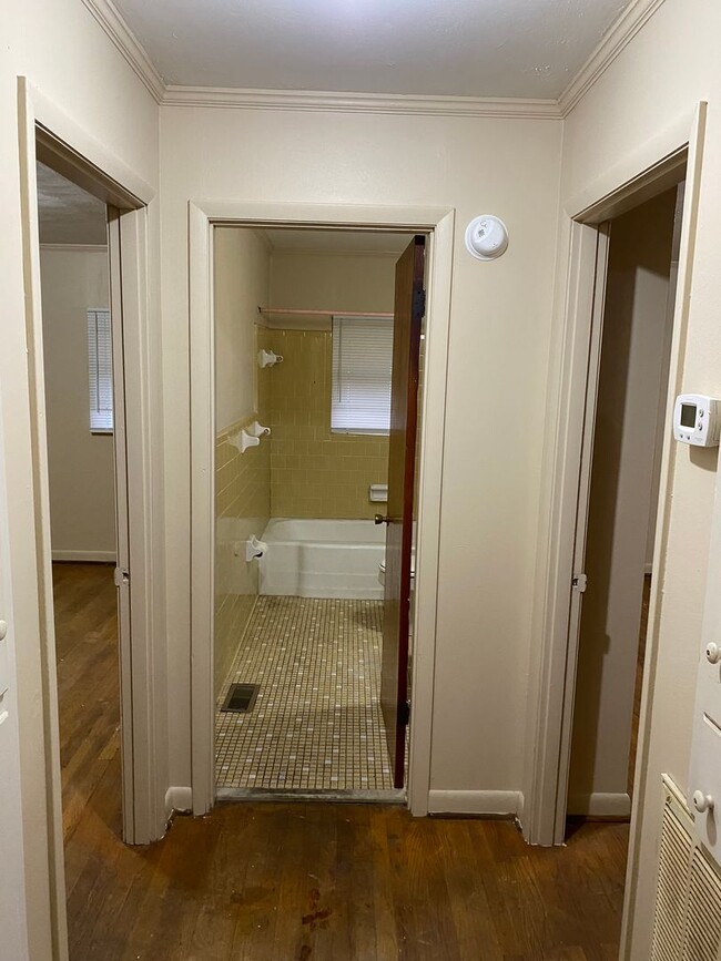 Building Photo - 3 Bed 2 Bath Brick House