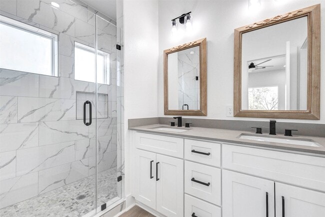 Building Photo - 5912 Mayle St