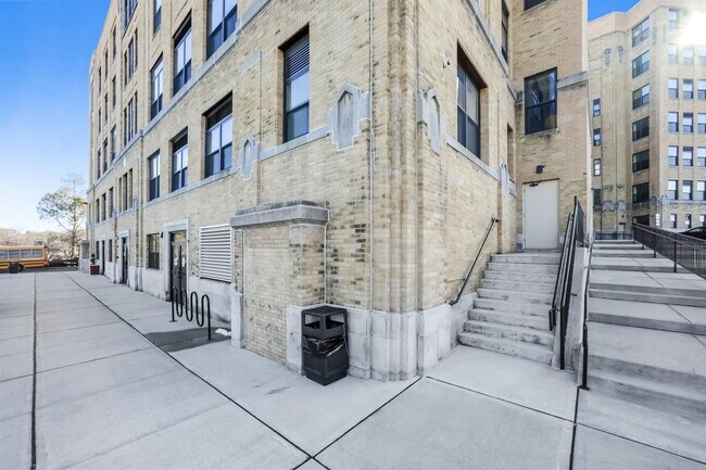 Building Photo - 520 Belleville Ave