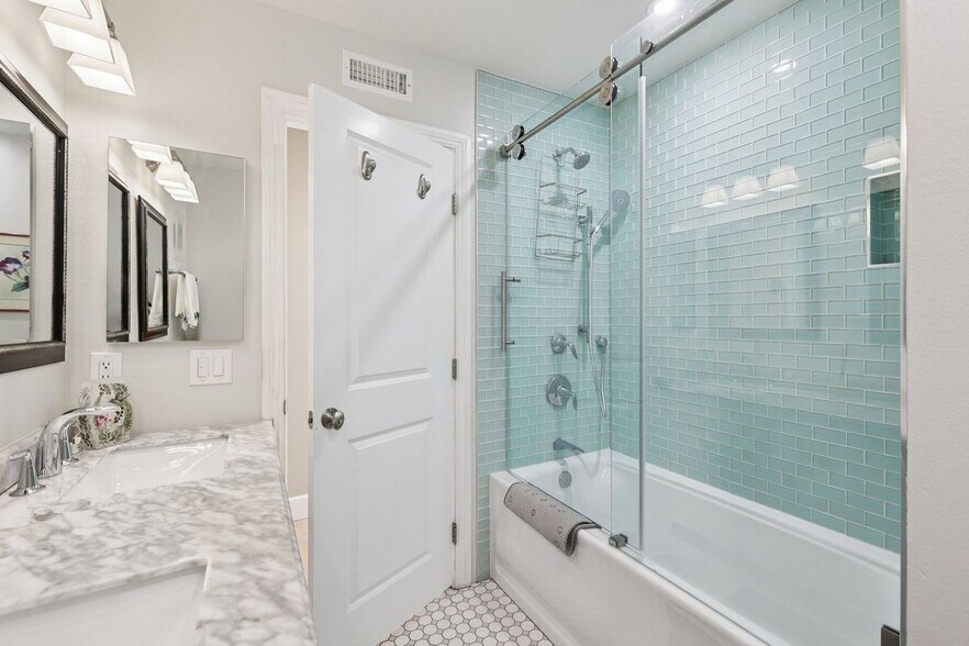 Building Photo - 1767 Woodbine Pl