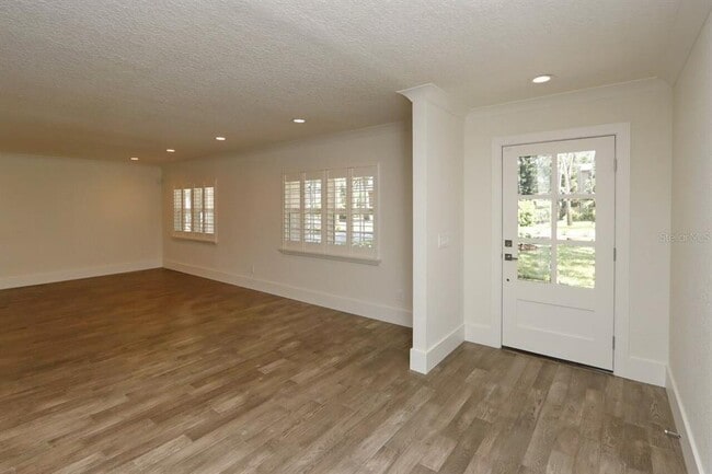 Building Photo - 4307 W Roland St