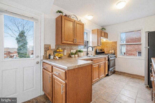 Building Photo - 6212 Carters Ln