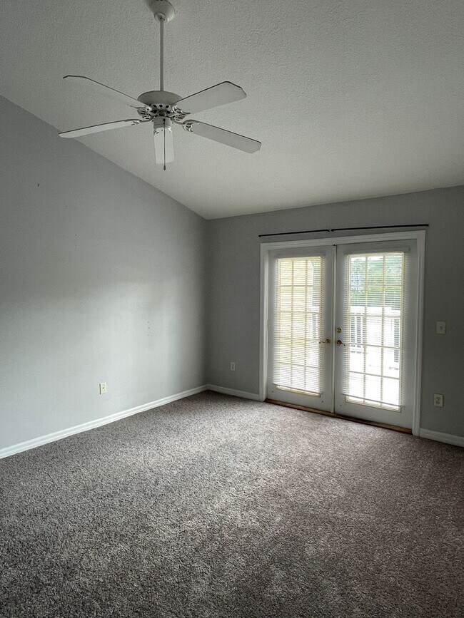 Building Photo - Charming 3-Bedroom, 2-Bath Condo in the Ga...
