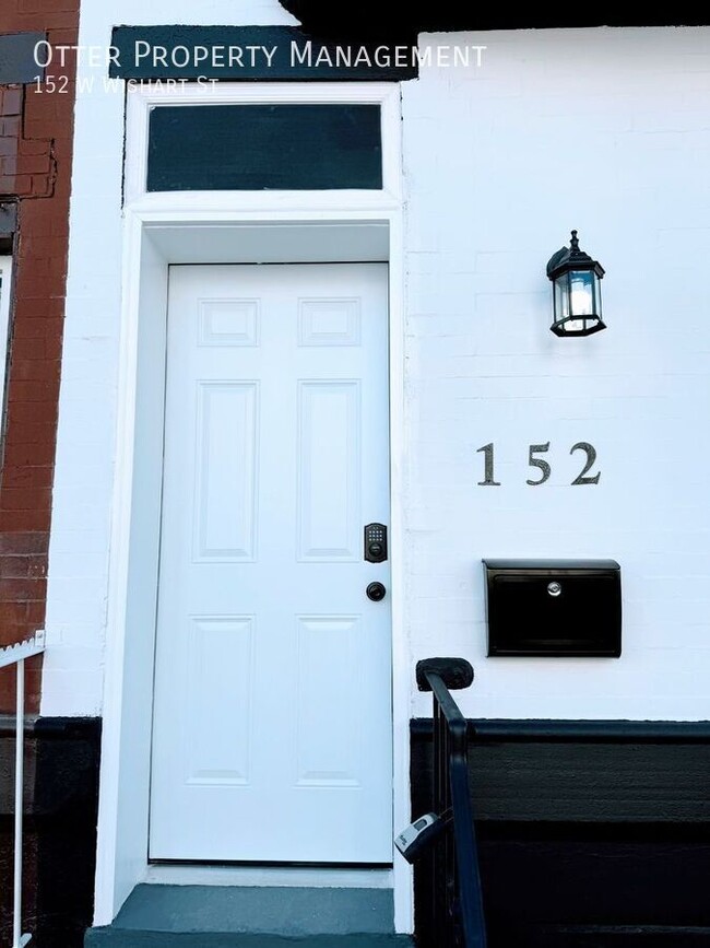 Building Photo - 152 W Wishart St
