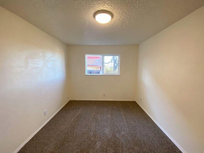 Building Photo - 12120 Menaul Blvd NE
