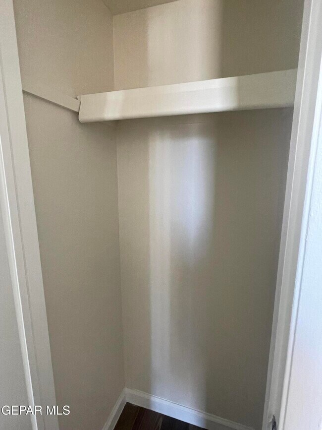 Building Photo - 866 Barandal Dr