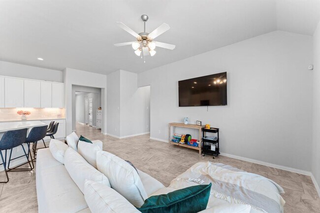 Building Photo - 40560 Goldeneye Pl