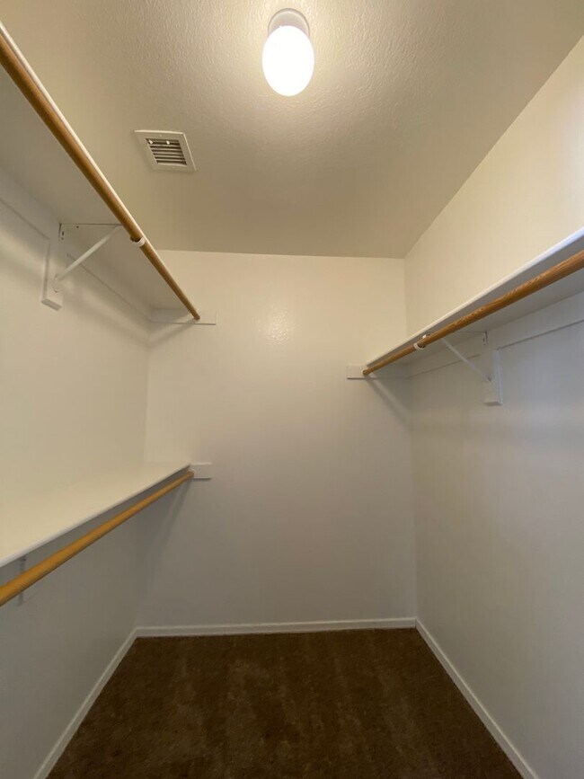Building Photo - Spacious 4 bedroom home in Peoria!