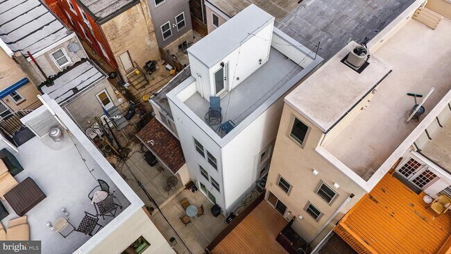 Building Photo - 840 Leland St