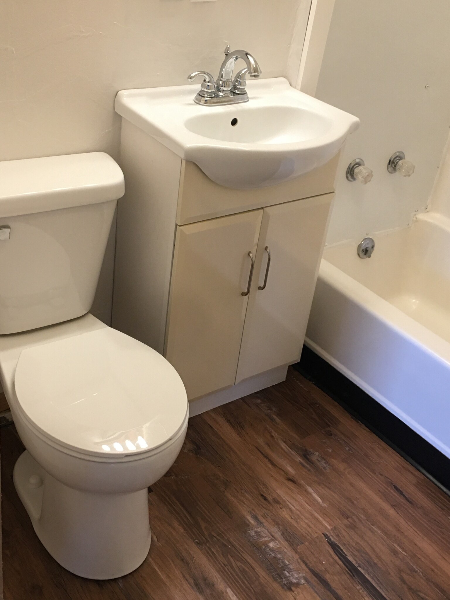 Building Photo - 11 W Main St