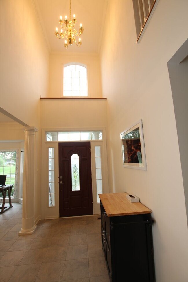 Building Photo - Spacious and modern single family home, lo...