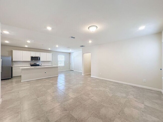 Building Photo - Tohoqua Beauty!