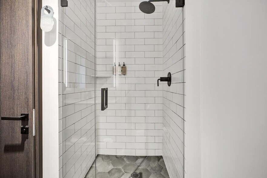 Building Photo - 398 NE 5th St